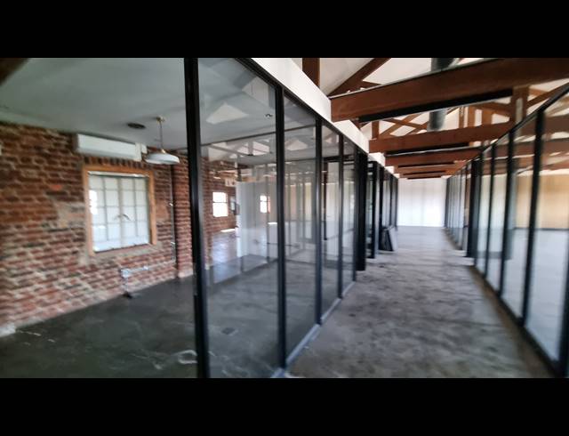 303M² OFFICE FOR SALE IN WOODSTOCK